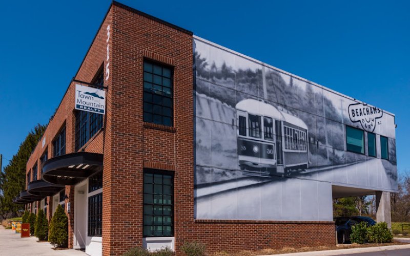 Town And Mountain Realty — Real estate agency in Asheville
