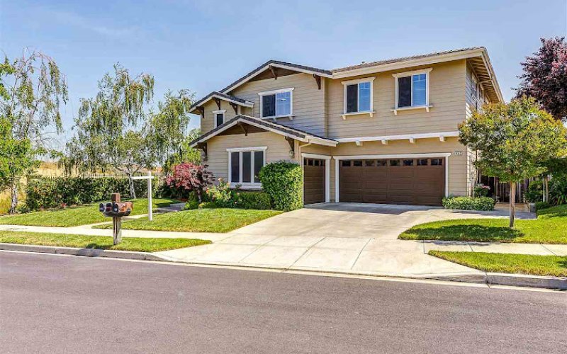 Amber Hom Realm Real Estate