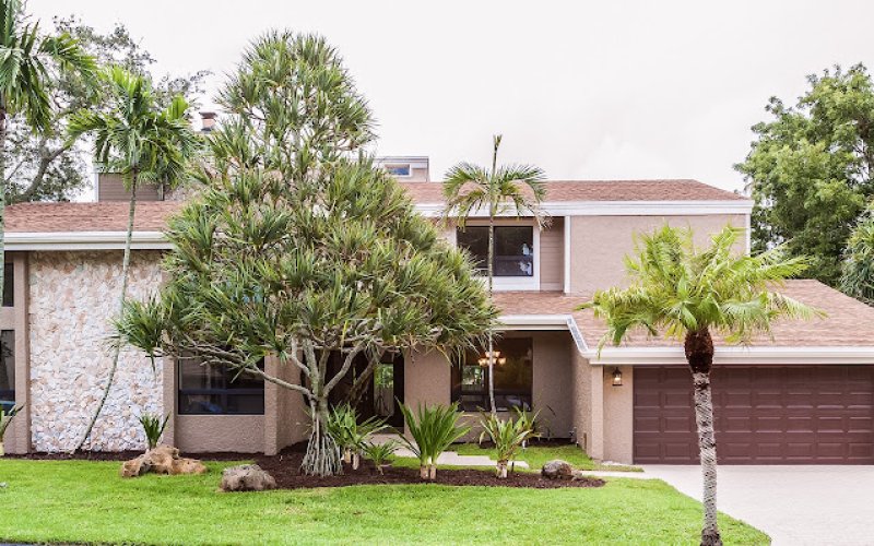 Melissa Donnahoe Broker Royal Empire Realty Powered by Sellstate