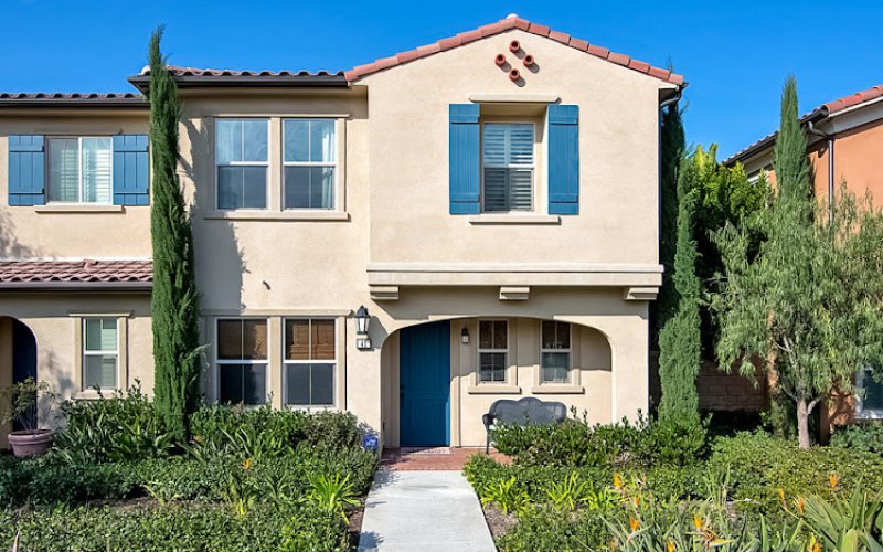 Jessica Hong - Realty One Group