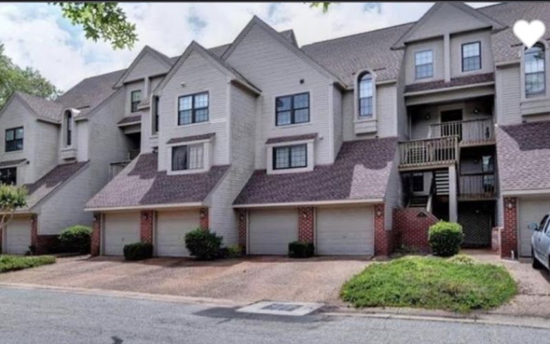 Berkshire Hathaway HomeServices RW Towne Realty — Real estate agency in Newport News