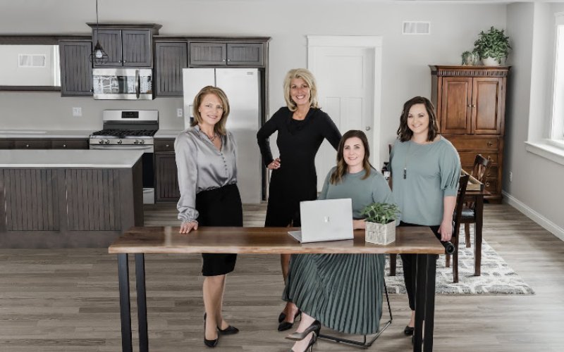 The Knell Group of Coldwell Banker Real Estate Group — Real estate agency in Peoria Heights