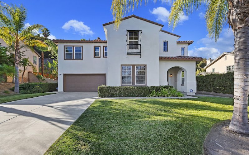 Marni Jimenez, Real Estate Agent, Grove Realty — Real estate agency in Riverside