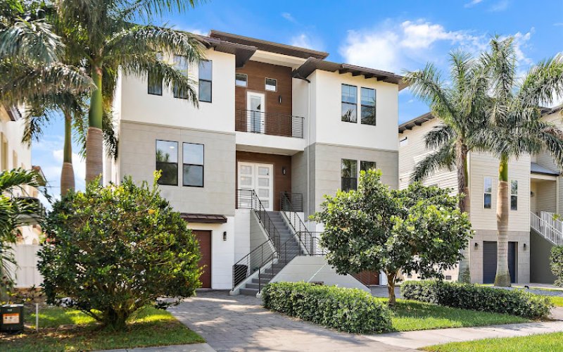 Smith & Associates Real Estate — Real estate agency in St. Petersburg