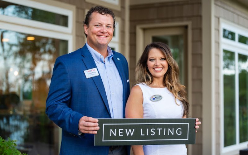 Team Olive - Russell & Amanda, Tuscaloosa REALTORS®, RE/MAX Premiere Group — Real estate agent in Tuscaloosa